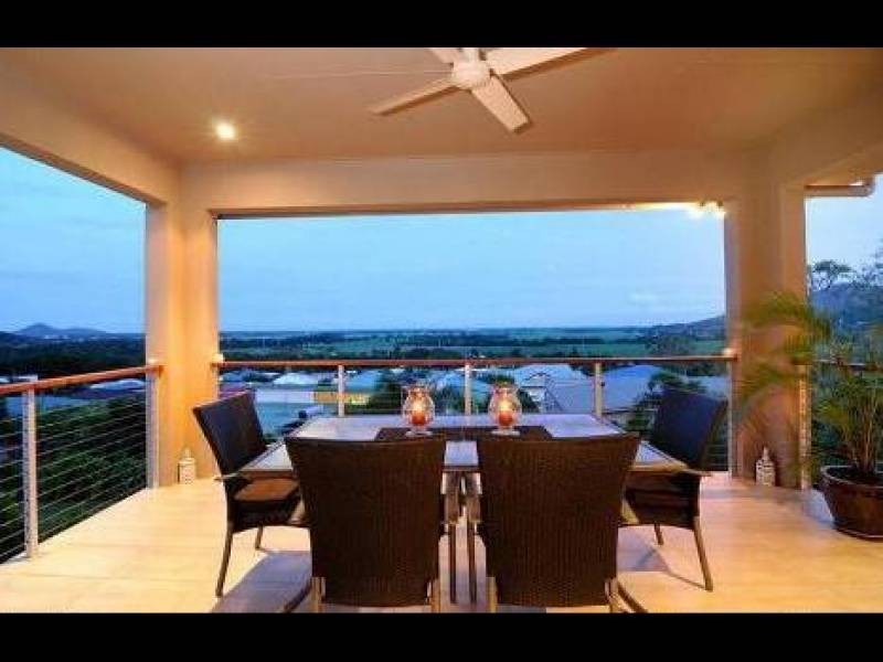 58 Daphne Drive, Redlynch QLD 4870