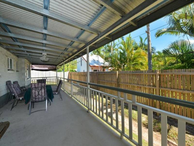 4 Deshon Street, Whitfield QLD 4870
