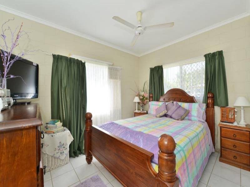 4 Deshon Street, Whitfield QLD 4870