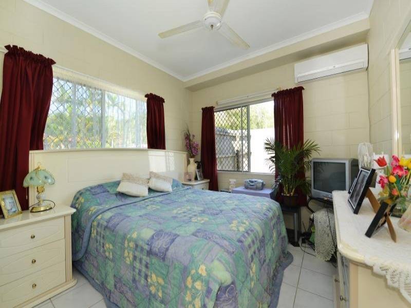 4 Deshon Street, Whitfield QLD 4870