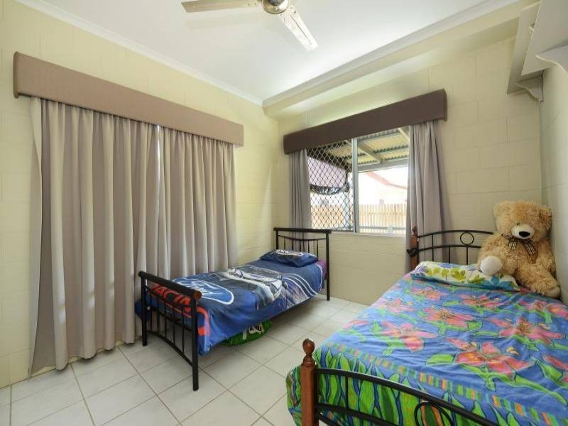 4 Deshon Street, Whitfield QLD 4870