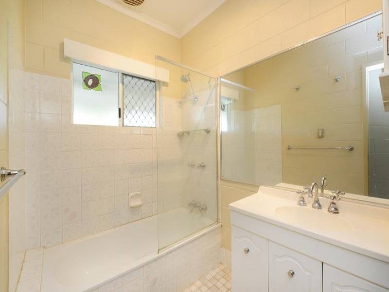 4 Deshon Street, Whitfield QLD 4870