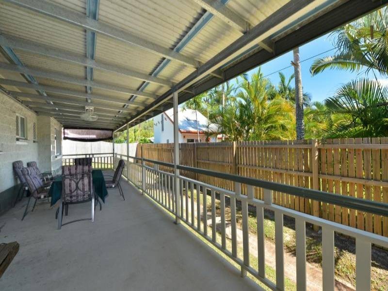 4 Deshon Street, Whitfield QLD 4870