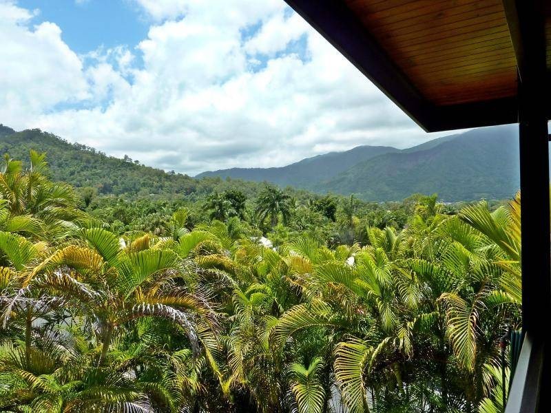 16 Butland Street, Brinsmead QLD 4870