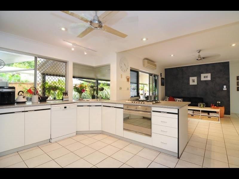 12 Rogers Close, Whitfield QLD 4870