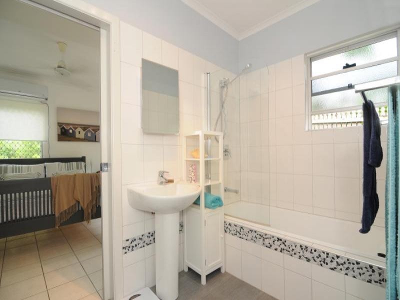 12 Rogers Close, Whitfield QLD 4870