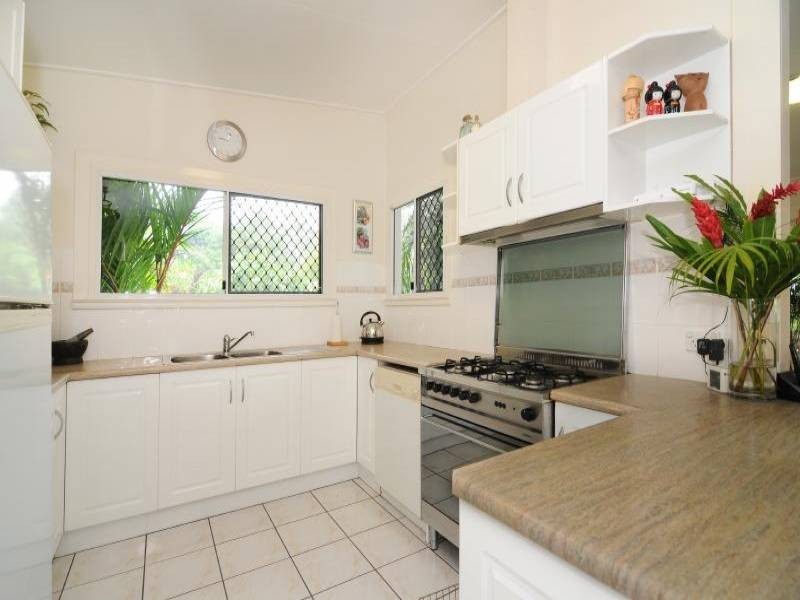 37 Bolton Street, Whitfield QLD 4870