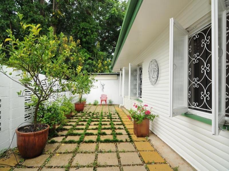 37 Bolton Street, Whitfield QLD 4870
