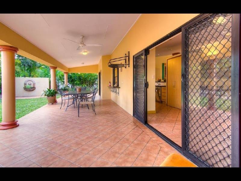 27 Gloucester Street, Whitfield QLD 4870