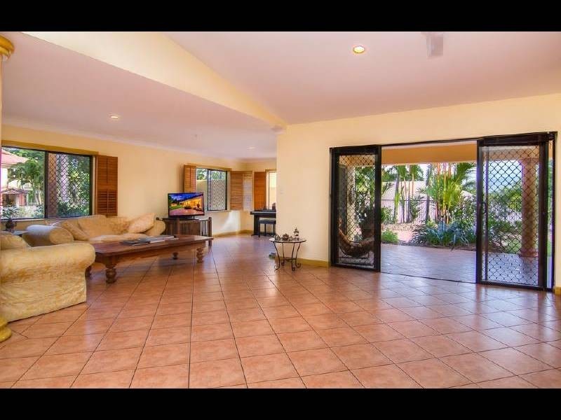 27 Gloucester Street, Whitfield QLD 4870