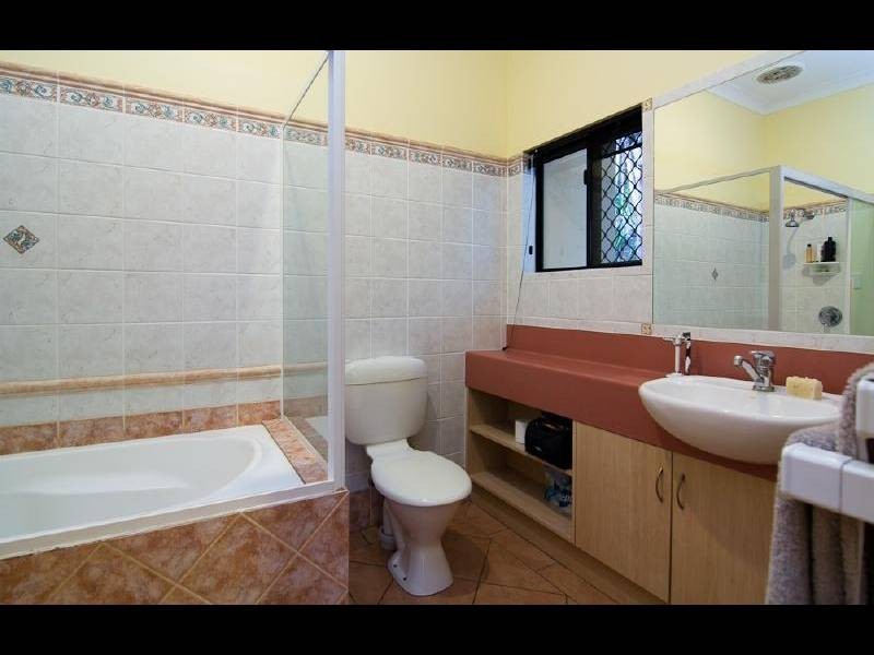27 Gloucester Street, Whitfield QLD 4870