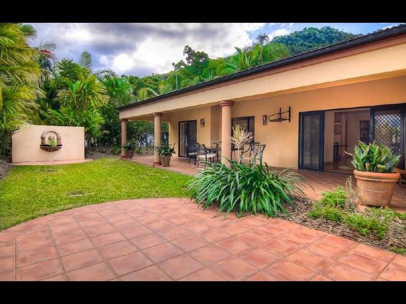 27 Gloucester Street, Whitfield QLD 4870