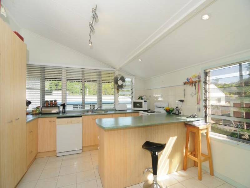 38 Stirling Street, Whitfield QLD 4870