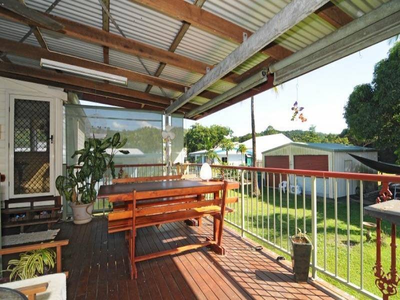 38 Stirling Street, Whitfield QLD 4870