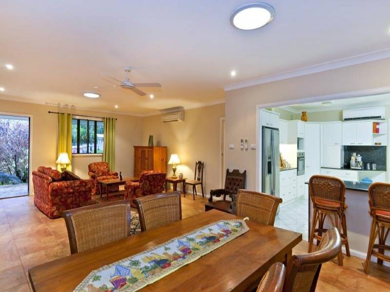 1 Ponticello Street, Whitfield QLD 4870