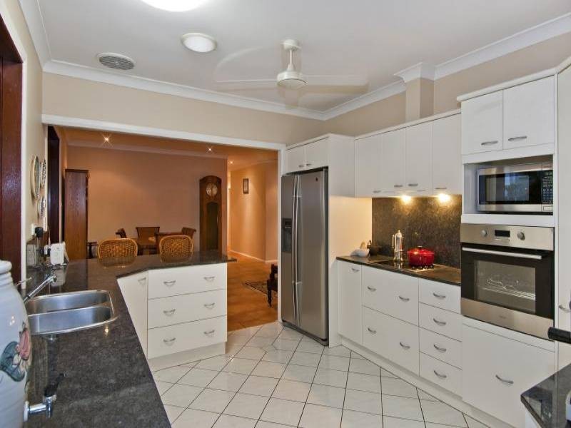 1 Ponticello Street, Whitfield QLD 4870
