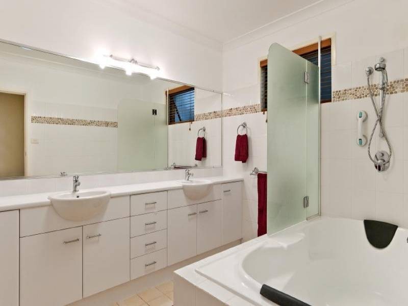 1 Ponticello Street, Whitfield QLD 4870