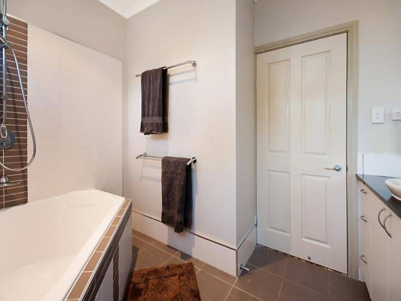 1 Fitzallen Close, Kanimbla QLD 4870