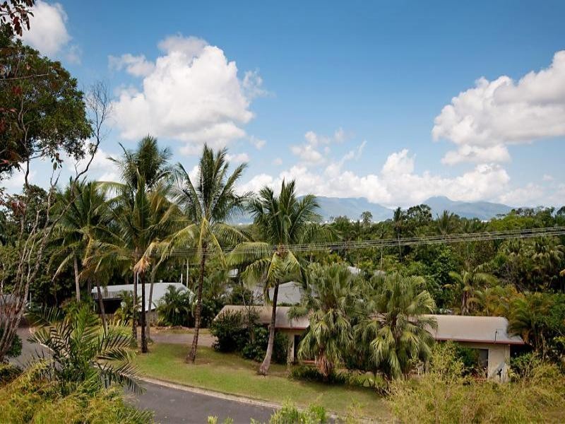 33 Trundle Terrace, Whitfield QLD 4870