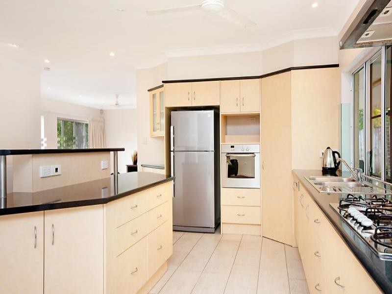 33 Trundle Terrace, Whitfield QLD 4870