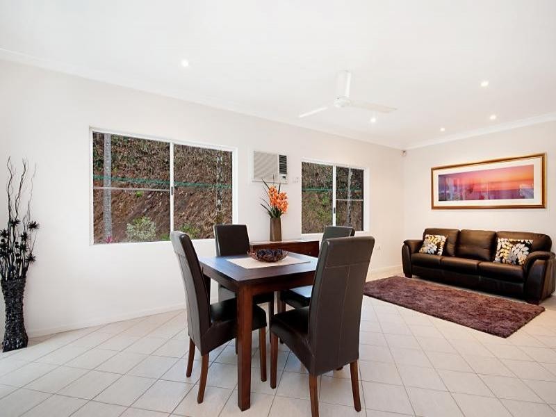 33 Trundle Terrace, Whitfield QLD 4870