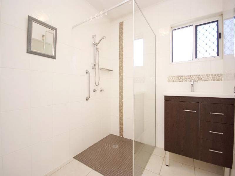 177 Greenslopes Street, Edge Hill QLD 4870