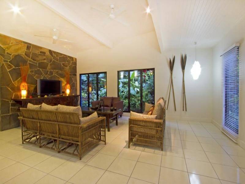 66 Hutchinson Street, Whitfield QLD 4870