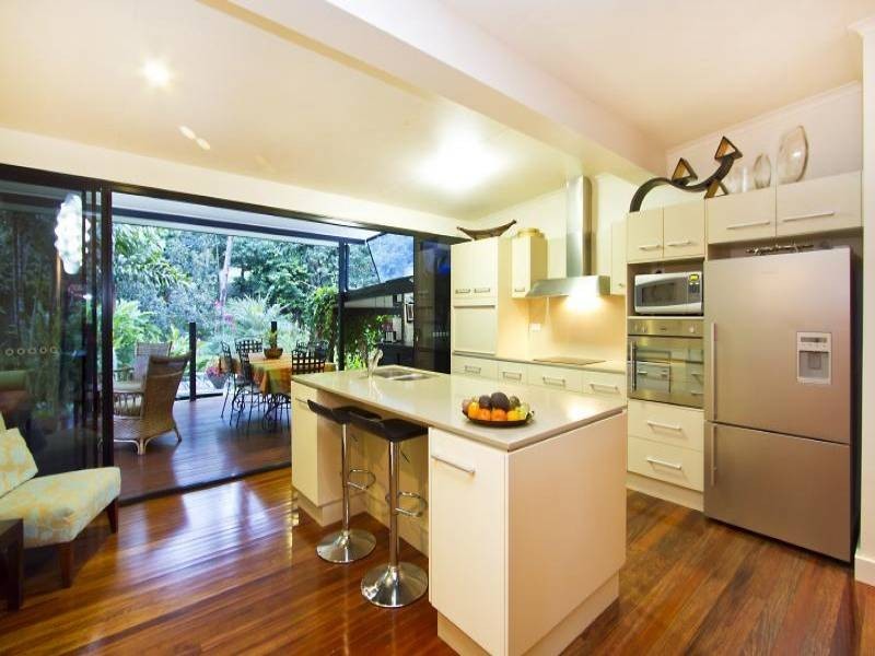 66 Hutchinson Street, Whitfield QLD 4870