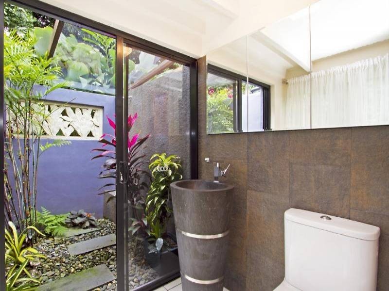 66 Hutchinson Street, Whitfield QLD 4870