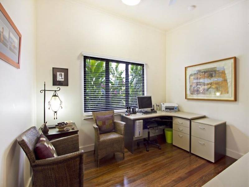 66 Hutchinson Street, Whitfield QLD 4870