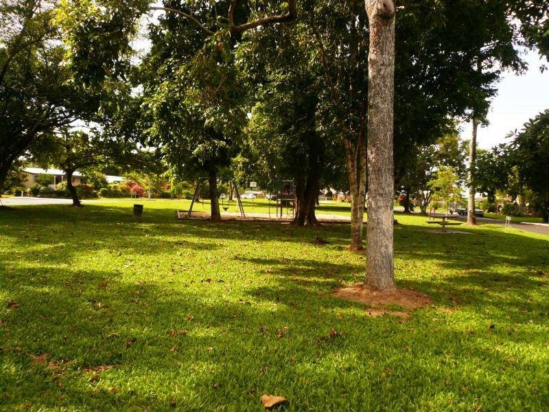 27 Kevin Street, Whitfield QLD 4870