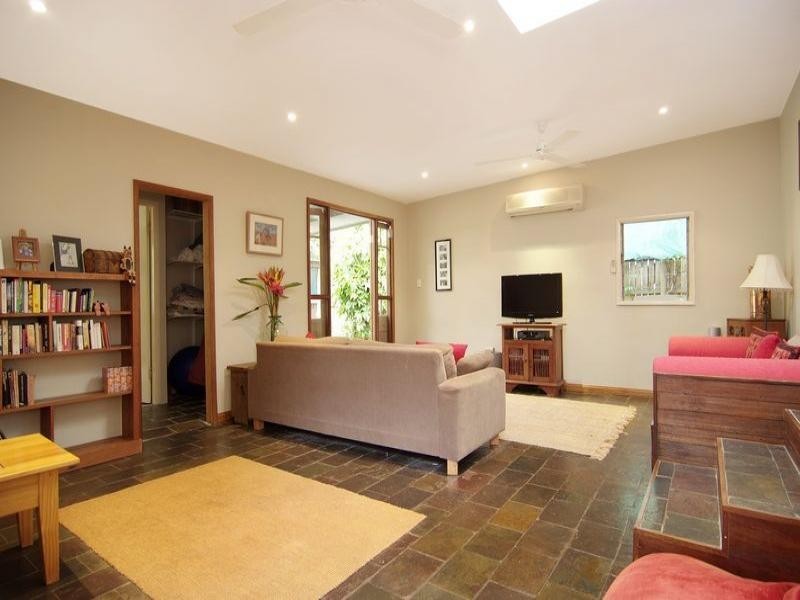 39 Machan Street, Machans Beach QLD 4878