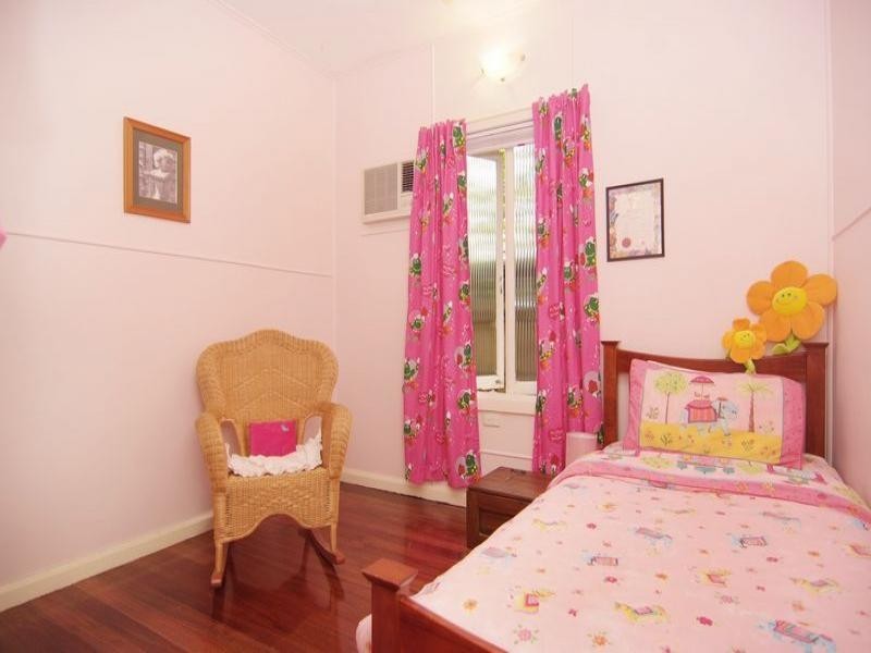 39 Machan Street, Machans Beach QLD 4878