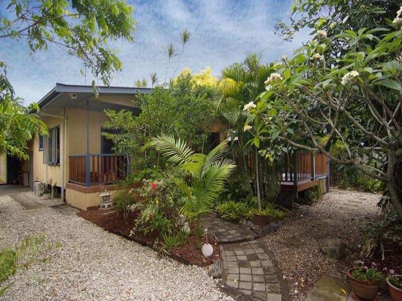 39 Machan Street, Machans Beach QLD 4878