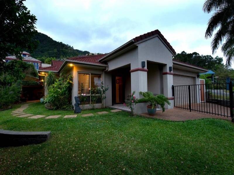 4a Leoni Close, Mooroobool QLD 4870