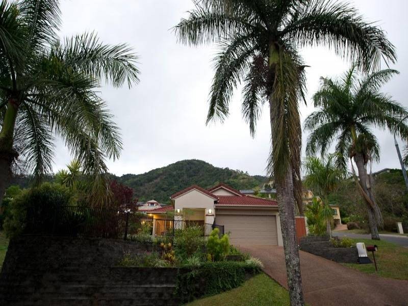 4a Leoni Close, Mooroobool QLD 4870