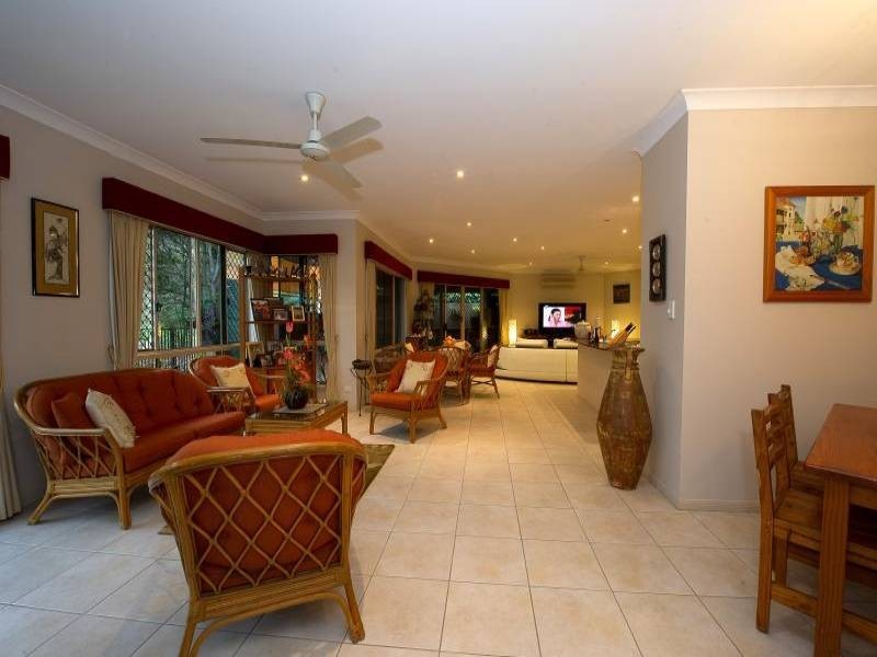 4a Leoni Close, Mooroobool QLD 4870