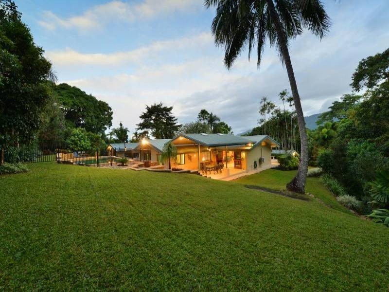 64 Hutchinson, Whitfield QLD 4870
