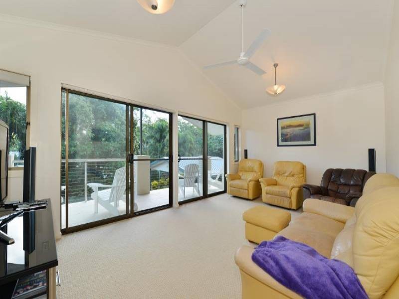 64 Hutchinson, Whitfield QLD 4870