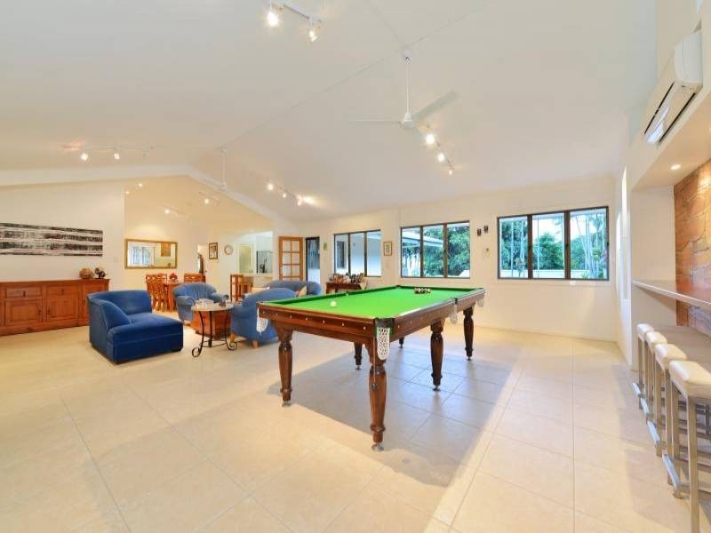 64 Hutchinson, Whitfield QLD 4870