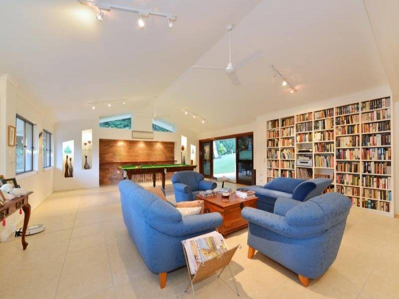 64 Hutchinson, Whitfield QLD 4870