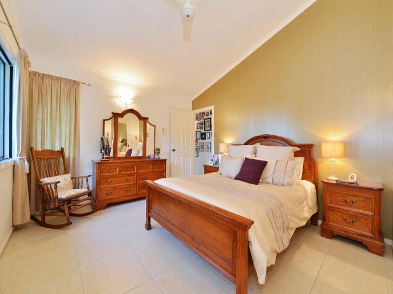64 Hutchinson, Whitfield QLD 4870