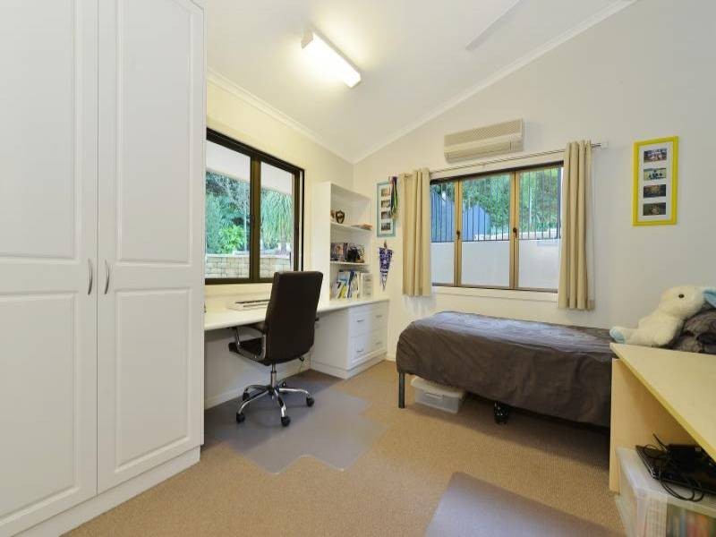 64 Hutchinson, Whitfield QLD 4870