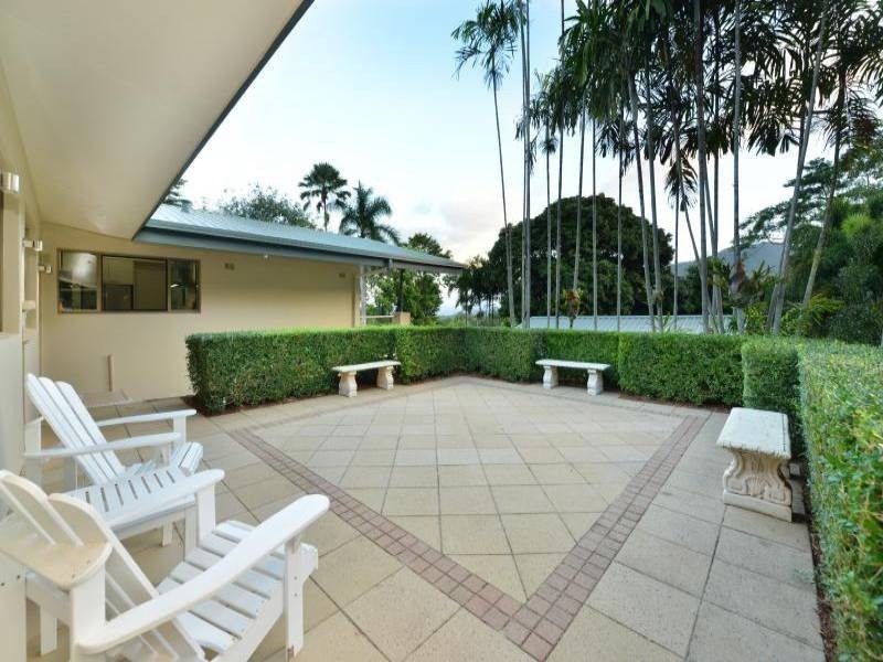 64 Hutchinson, Whitfield QLD 4870