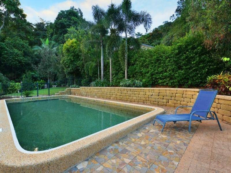 64 Hutchinson, Whitfield QLD 4870