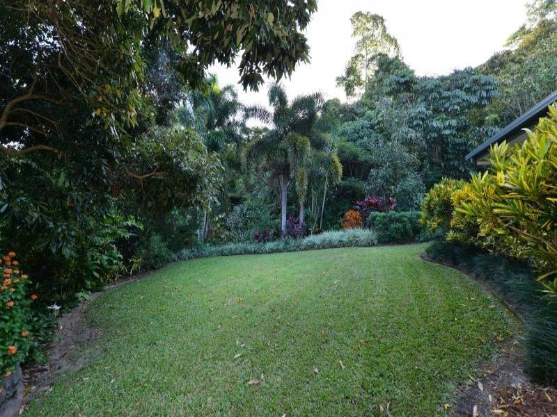 64 Hutchinson, Whitfield QLD 4870