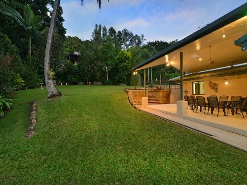 64 Hutchinson, Whitfield QLD 4870