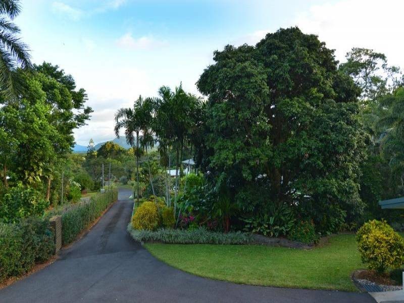 64 Hutchinson, Whitfield QLD 4870