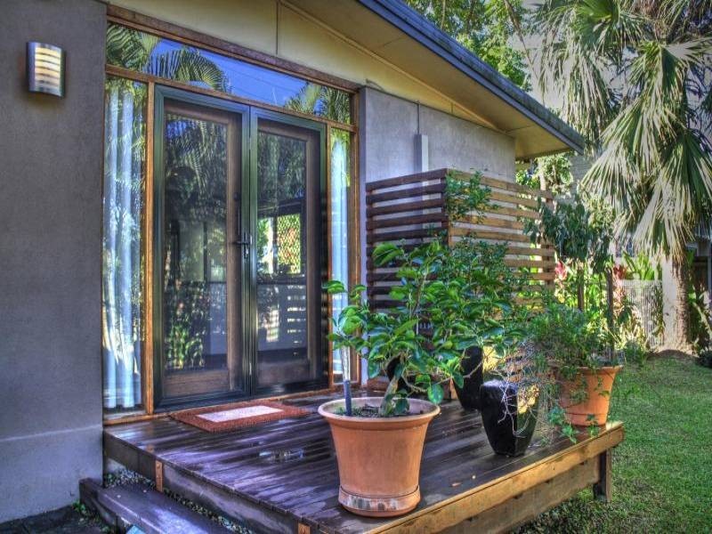 12 Hillview Crescent, Whitfield QLD 4870
