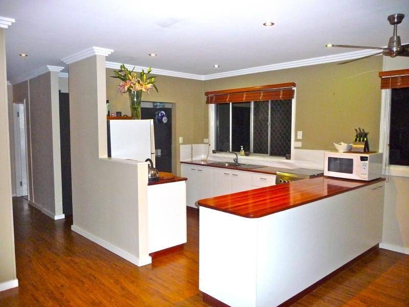 12 Hillview Crescent, Whitfield QLD 4870